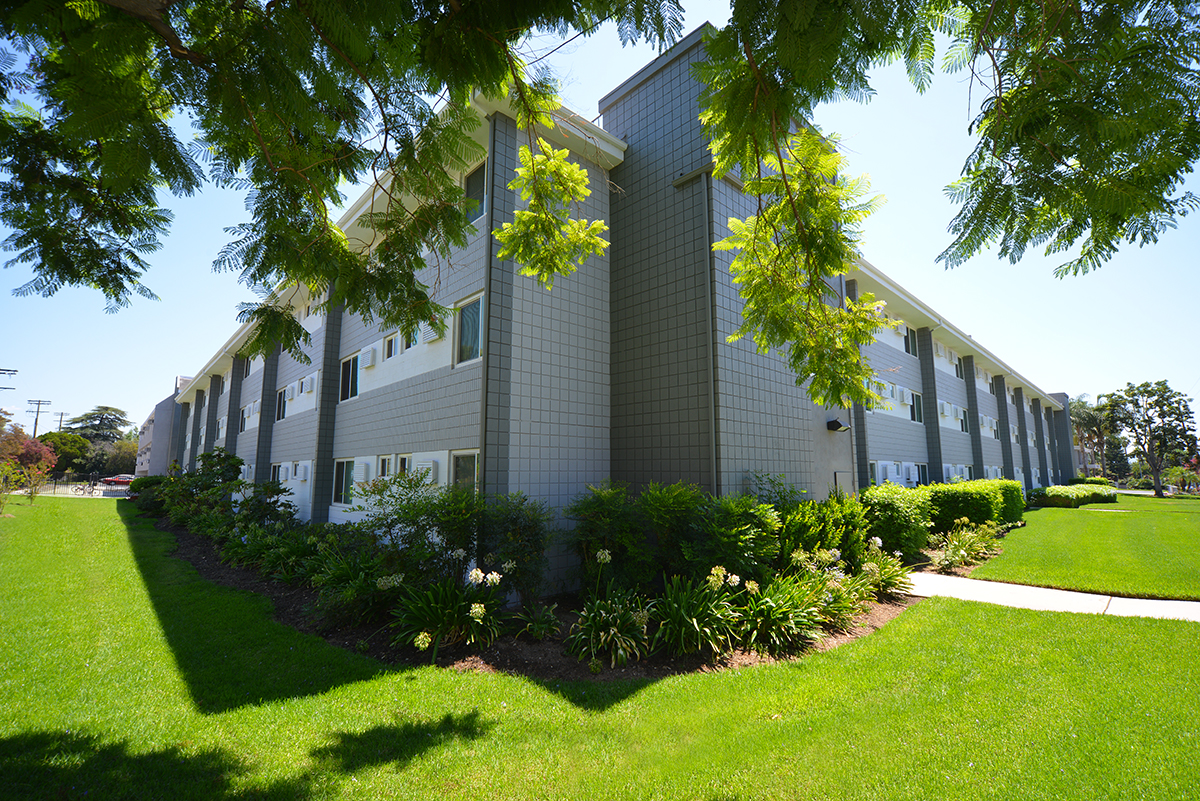 Meridian Pointe Apartments in Northridge, CA